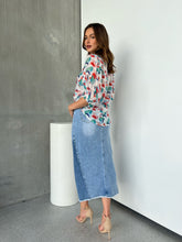 Load image into Gallery viewer, Bella Light Wash Split Front Denim Midi Skirt