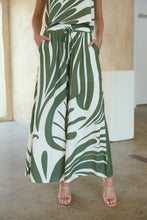 Load image into Gallery viewer, Deja Green/White BOLD Print Pants - Part of a set