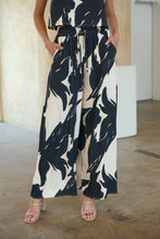 Load image into Gallery viewer, Deja Black/Cream BOLD Print Pants - Part of a set