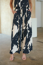 Load image into Gallery viewer, Deja Black/Cream BOLD Print Pants - Part of a set