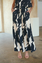 Load image into Gallery viewer, Deja Black/Cream BOLD Print Pants - Part of a set