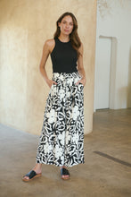 Load image into Gallery viewer, Evie White/Black Floral Print Drawstring Pants