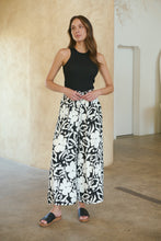 Load image into Gallery viewer, Evie White/Black Floral Print Drawstring Pants