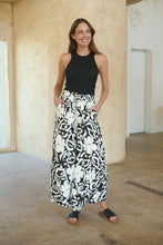 Load image into Gallery viewer, Evie White/Black Floral Print Drawstring Pants