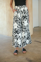 Load image into Gallery viewer, Evie White/Black Floral Print Drawstring Pants