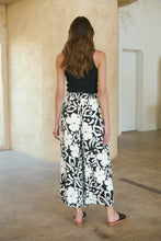 Load image into Gallery viewer, Evie White/Black Floral Print Drawstring Pants