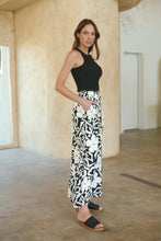 Load image into Gallery viewer, Evie White/Black Floral Print Drawstring Pants