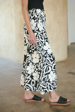 Load image into Gallery viewer, Evie White/Black Floral Print Drawstring Pants