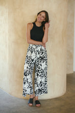 Load image into Gallery viewer, Evie White/Black Floral Print Drawstring Pants