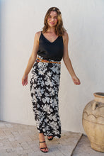 Load image into Gallery viewer, Esperence Black/White Floral Print Maxi Skirt
