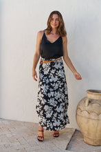 Load image into Gallery viewer, Esperence Black/White Floral Print Maxi Skirt