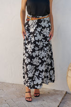 Load image into Gallery viewer, Esperence Black/White Floral Print Maxi Skirt