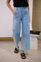 Load image into Gallery viewer, Light Wash Square Pocket Denim Wide Leg Mum Jeans