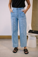 Load image into Gallery viewer, Light Wash Square Pocket Denim Wide Leg Mum Jeans