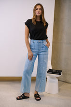 Load image into Gallery viewer, Light Wash Square Pocket Denim Wide Leg Mum Jeans