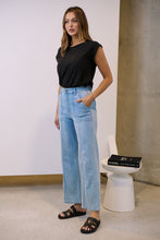 Load image into Gallery viewer, Light Wash Square Pocket Denim Wide Leg Mum Jeans