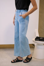 Load image into Gallery viewer, Light Wash Square Pocket Denim Wide Leg Mum Jeans