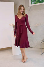 Load image into Gallery viewer, Parker Wine Long Sleeve Pleated Knit Midi Dress