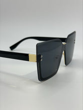 Load image into Gallery viewer, Philly Black Sunglasses