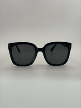 Load image into Gallery viewer, Tilly Black Sunglasses