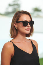 Load image into Gallery viewer, Sienna Green/Black Sunglasses