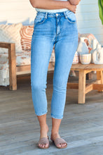 Load image into Gallery viewer, Eva Light Wash Denim Jeans